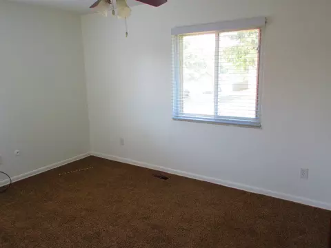 Bedroom - 3462 Ridgecliffe, Flint, MI 48532 photo 2 of 3