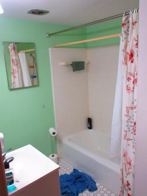Bath - 3462 Ridgecliffe, Flint, MI 48532 photo 1 of 3