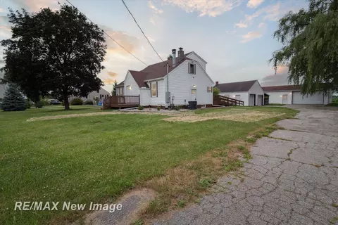 4504 E Washington, Saginaw, MI 48601