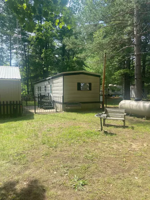 711 Rivers Ter, Gladwin, MI 48624 photo 2