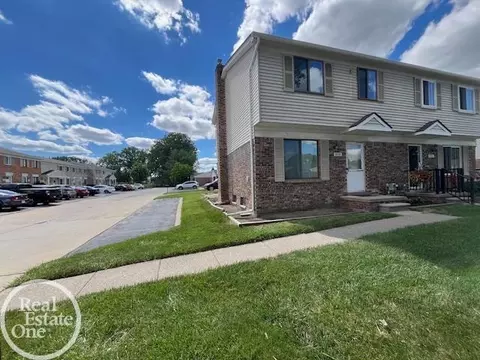 29310 Brittany, Roseville, MI 48066
