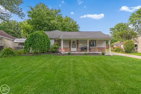 22013 Maxine, Saint Clair Shores, MI 48080
