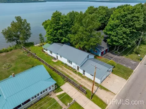 1434 Washington, Munising, MI 49862