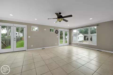 Living - 1258 Hampton, Grosse Pointe Woods, MI 48236 photo 4 of 5