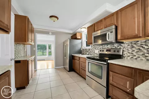 Kitchen - 1258 Hampton, Grosse Pointe Woods, MI 48236 photo 1 of 3