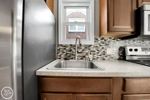 Kitchen - 1258 Hampton, Grosse Pointe Woods, MI 48236 photo 3 of 3