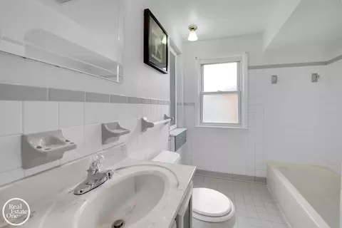 Bath - 1258 Hampton, Grosse Pointe Woods, MI 48236 photo 3 of 3