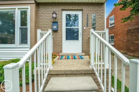 Exterior - 1258 Hampton, Grosse Pointe Woods, MI 48236 photo 2 of 6