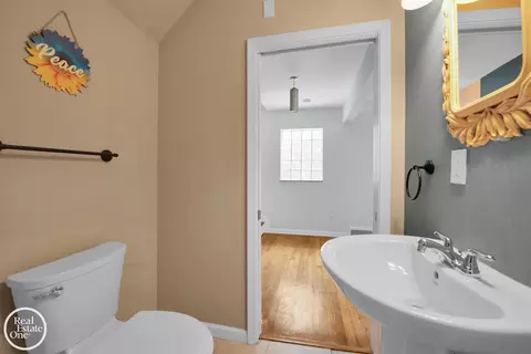Bath - 1258 Hampton, Grosse Pointe Woods, MI 48236 photo 1 of 3