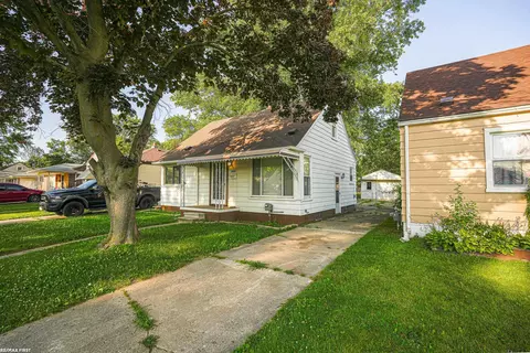 24860 Dale Ave, Eastpointe, MI 48021