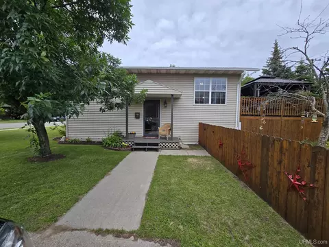 1216 Sheridan, Escanaba, MI 49829