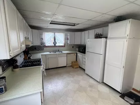 Kitchen - 9 2nd, South Range, MI 49963 photo 1 of 3