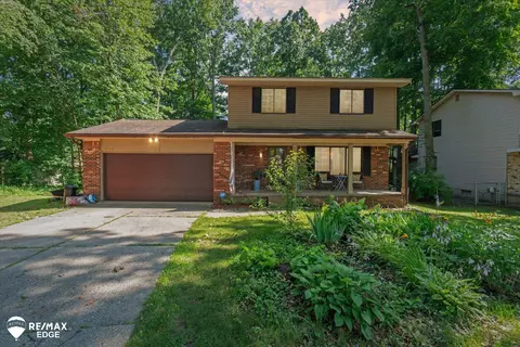 5244 Olde Shawboro, Grand Blanc, MI 48439