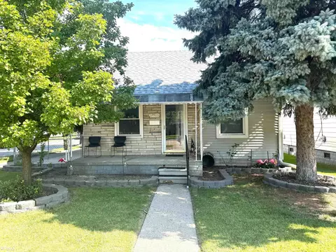 17805 Lowell, Roseville, MI 48066