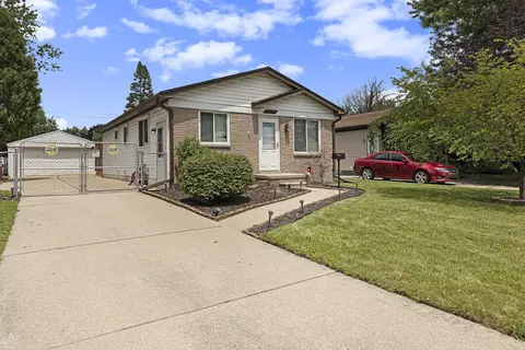 19027 Iowa, Roseville, MI 48066