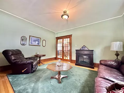Living - 512 S 13th, Escanaba, MI 49829 photo 2 of 4