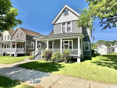Exterior - 512 S 13th, Escanaba, MI 49829 photo 4 of 9