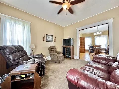 Living - 512 S 13th, Escanaba, MI 49829 photo 4 of 4