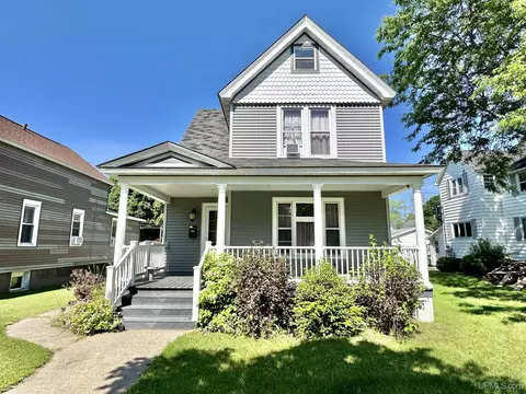 Exterior - 512 S 13th, Escanaba, MI 49829 photo 3 of 9