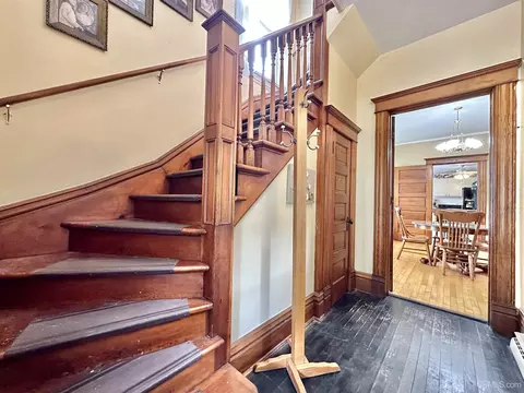 Entry Way - 512 S 13th, Escanaba, MI 49829 photo 1 of 4