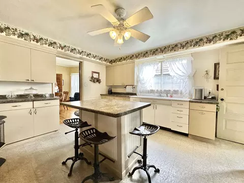 Kitchen - 512 S 13th, Escanaba, MI 49829 photo 3 of 3
