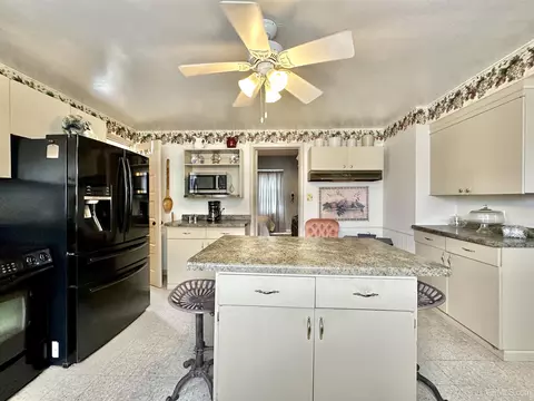 Kitchen - 512 S 13th, Escanaba, MI 49829 photo 2 of 3