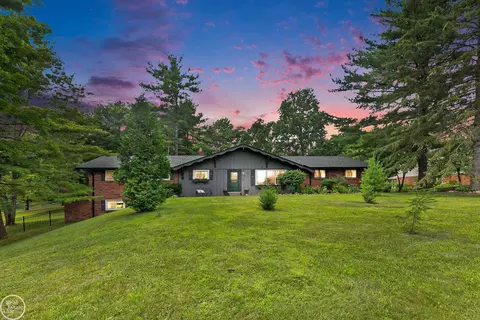 60701 Apache, Washington Township, MI 48094