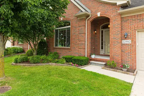 22592 Lynden Crk #57, Macomb, MI 48042