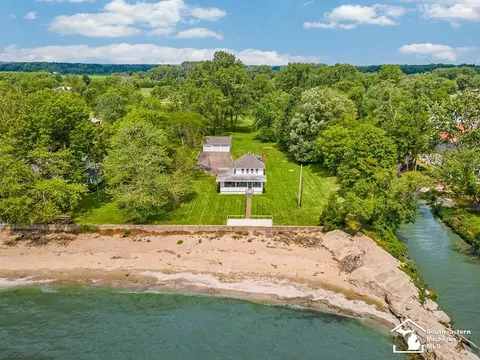 13466 Laplaisance Woods, La Salle, MI 48145