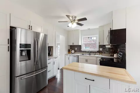 Kitchen - 536 Budlong, Adrian, MI 49221 photo 1 of 6