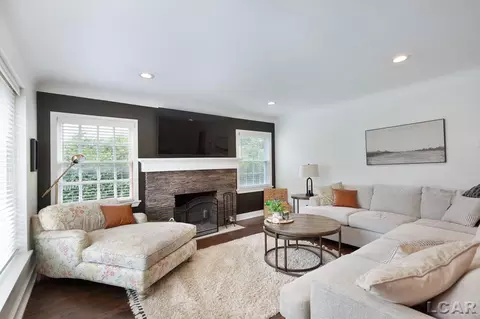 Living - 536 Budlong, Adrian, MI 49221 photo 3 of 6