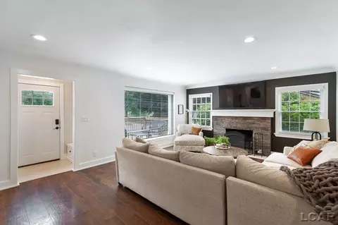 Living - 536 Budlong, Adrian, MI 49221 photo 6 of 6