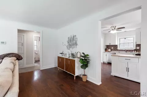 Entry Way - 536 Budlong, Adrian, MI 49221 photo 1 of 1