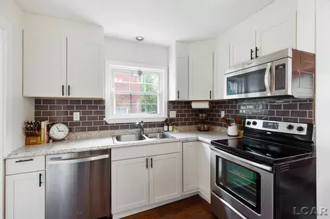 Kitchen - 536 Budlong, Adrian, MI 49221 photo 4 of 6
