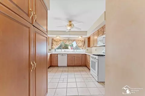 14715 Old Town, Riverview, MI 48193 photo 9