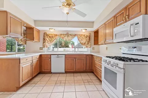 14715 Old Town, Riverview, MI 48193 photo 10