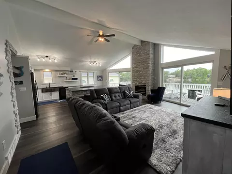 Living - 4440 Hamilton, Gladwin, MI 48624 photo 4 of 13
