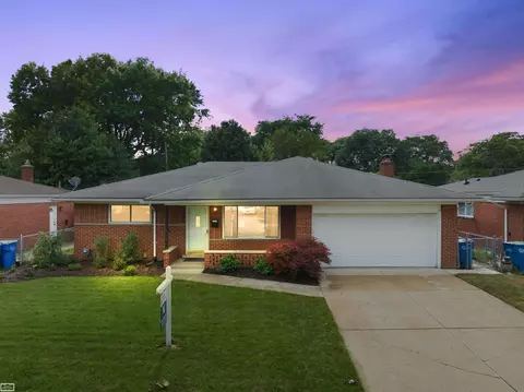 29439 Apolonia Dr, Warren, MI 48092