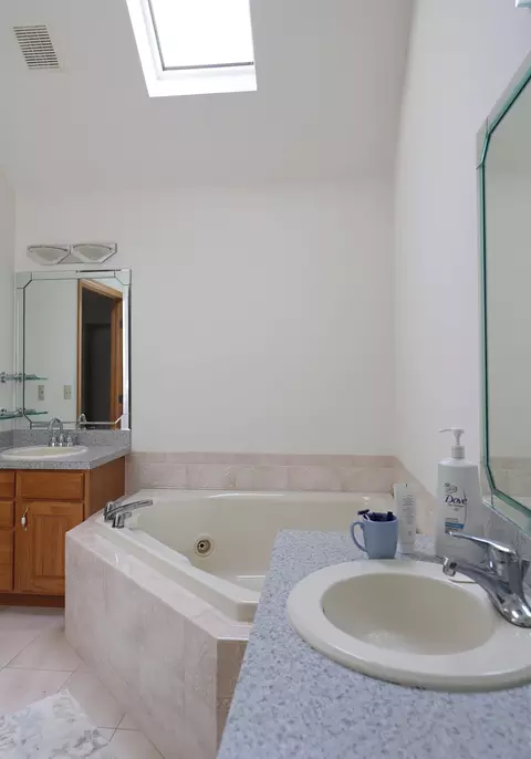 Bath - 6520 Stonebrook, Flushing, MI 48433 photo 1 of 3