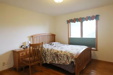 Bedroom - 6520 Stonebrook, Flushing, MI 48433 photo 2 of 3