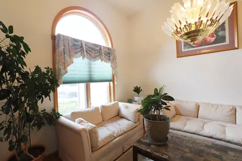 Living - 6520 Stonebrook, Flushing, MI 48433 photo 1 of 2