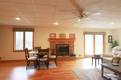 Living - 6520 Stonebrook, Flushing, MI 48433 photo 2 of 2