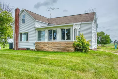 8488 State, Chesaning, MI 48616