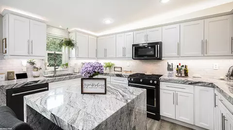 Kitchen - 45976 Brookside N, Macomb, MI 48044 photo 2 of 4
