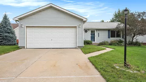 45976 Brookside N, Macomb, MI 48044