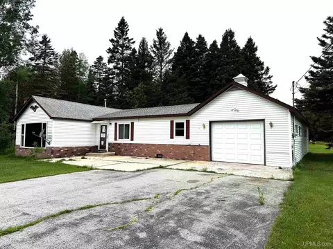 2592 Dixner # W, Gulliver, MI 49840