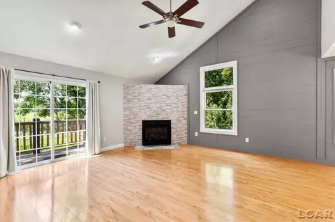 Living - 12171 Grandview, Jerome, MI 49249 photo 2 of 5
