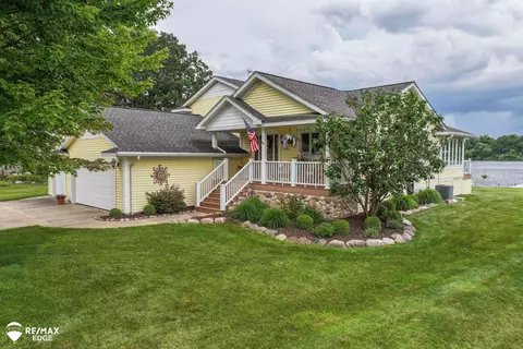 946 Holly Bush, Holly, MI 48442