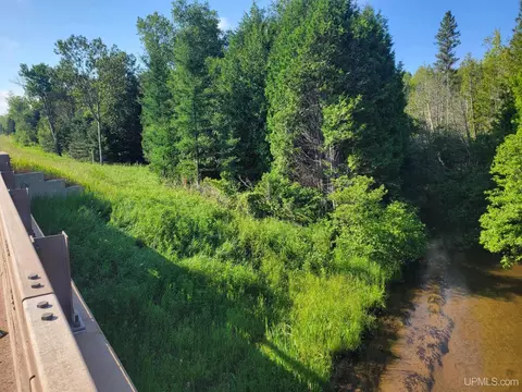 6382 Us41, Marquette, MI 49855