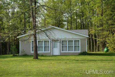 w7886 County Line Road, Hermansville, MI 49847